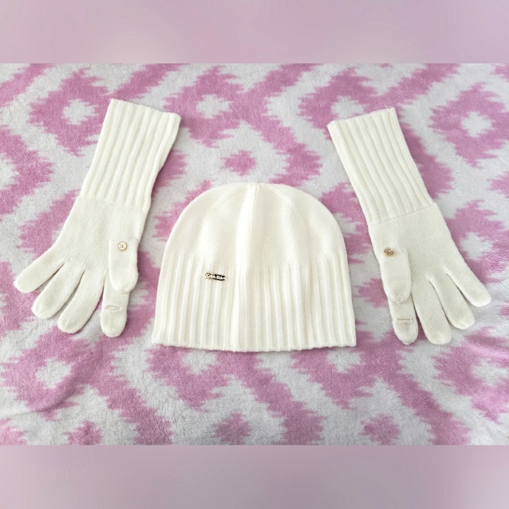 Calvin Klein Hat and Golve Set